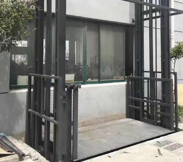 中平镇导轨式施工升降机助力民生工程提速增效