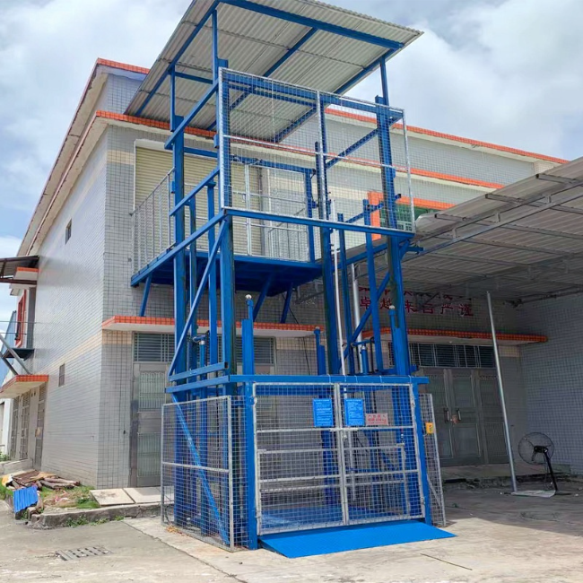 中平镇建材厂室外升降货梯安装